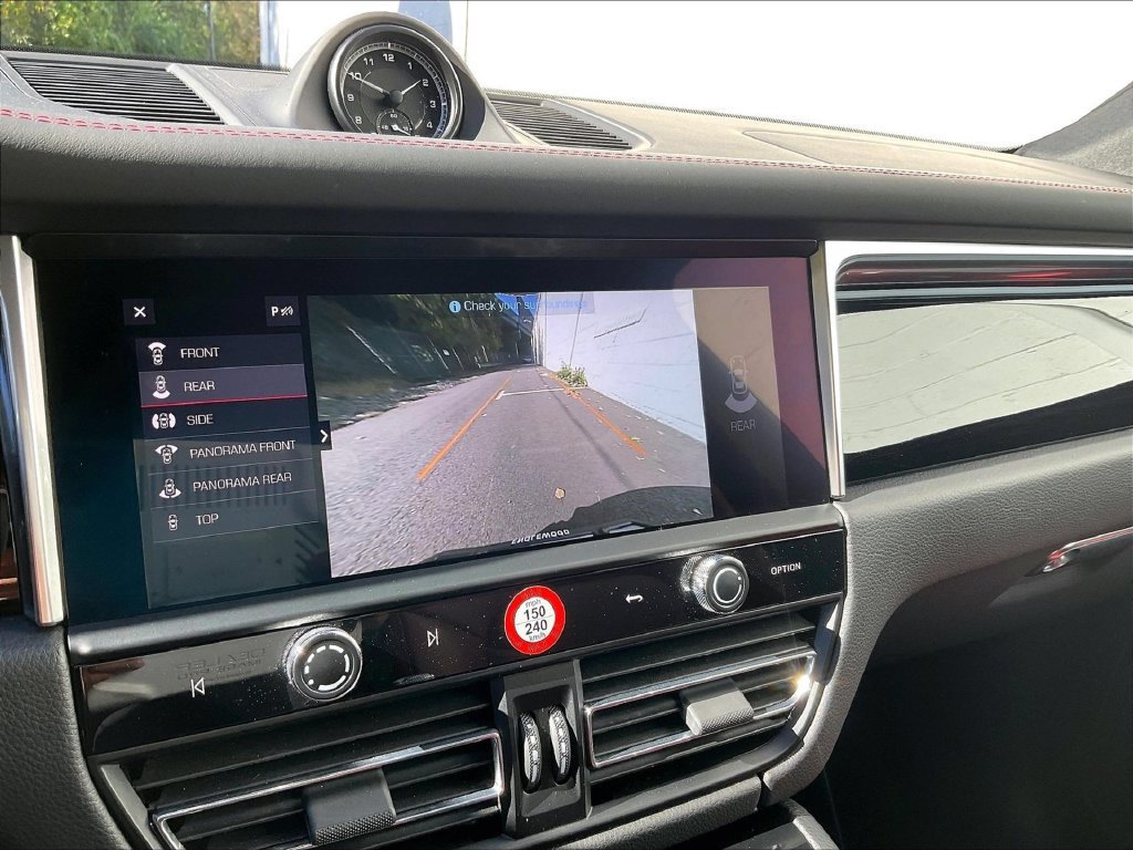 Certified 2023 Porsche Macan AWD/4WD image 26