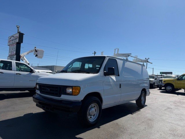 Used 2006 Ford E-150 and Econoline 150 RWD image 2