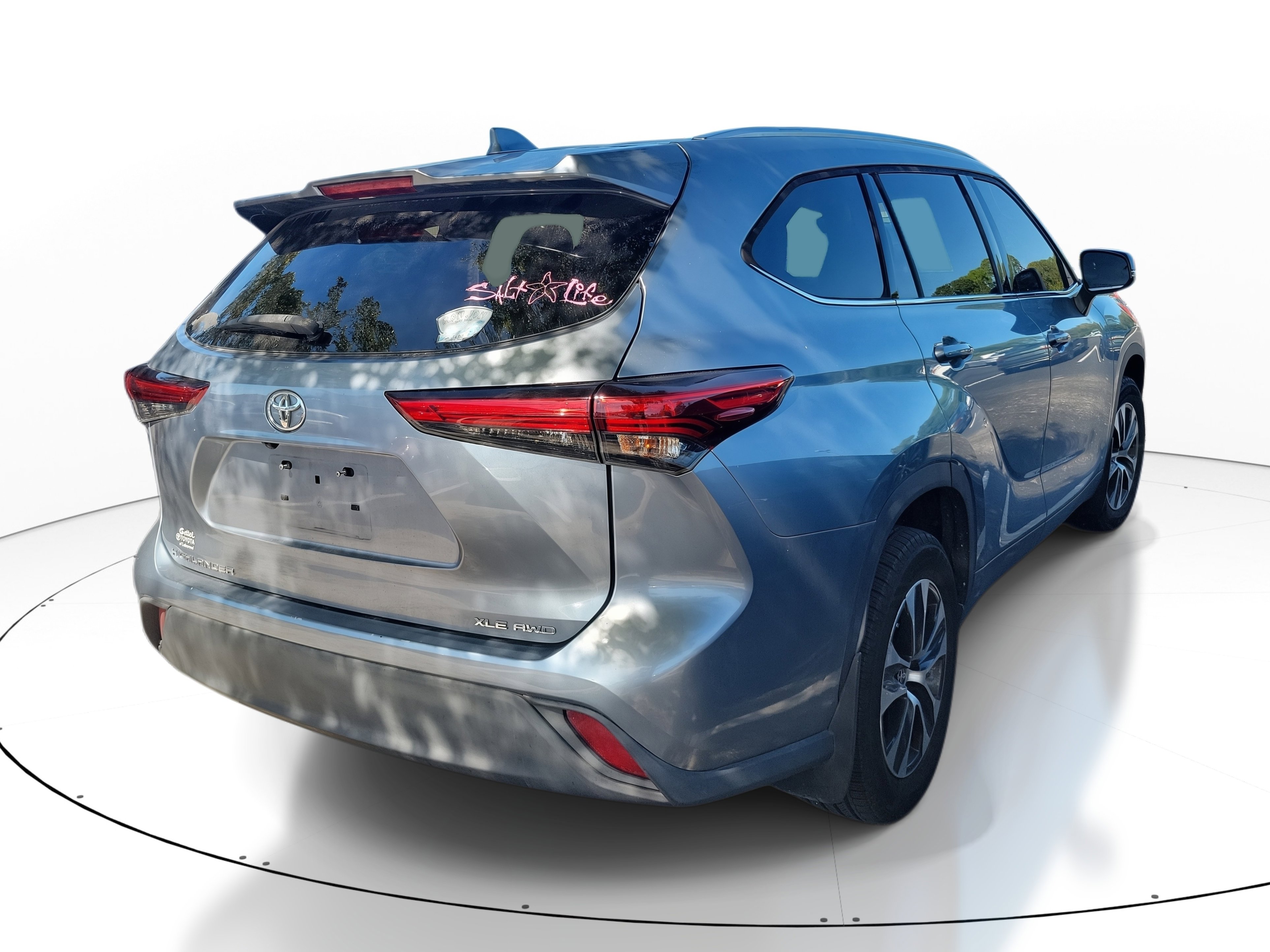 Used 2020 Toyota Highlander XLE image 9