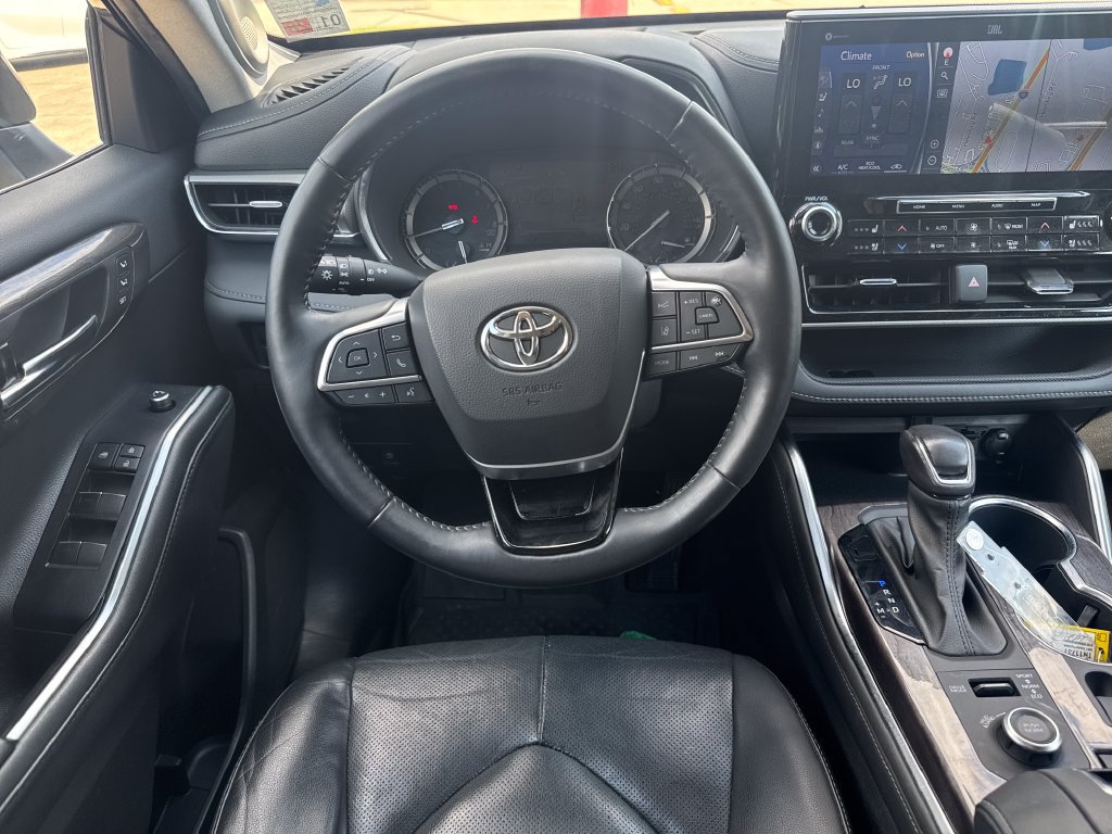Certified 2021 Toyota Highlander Platinum AWD/4WD image 16