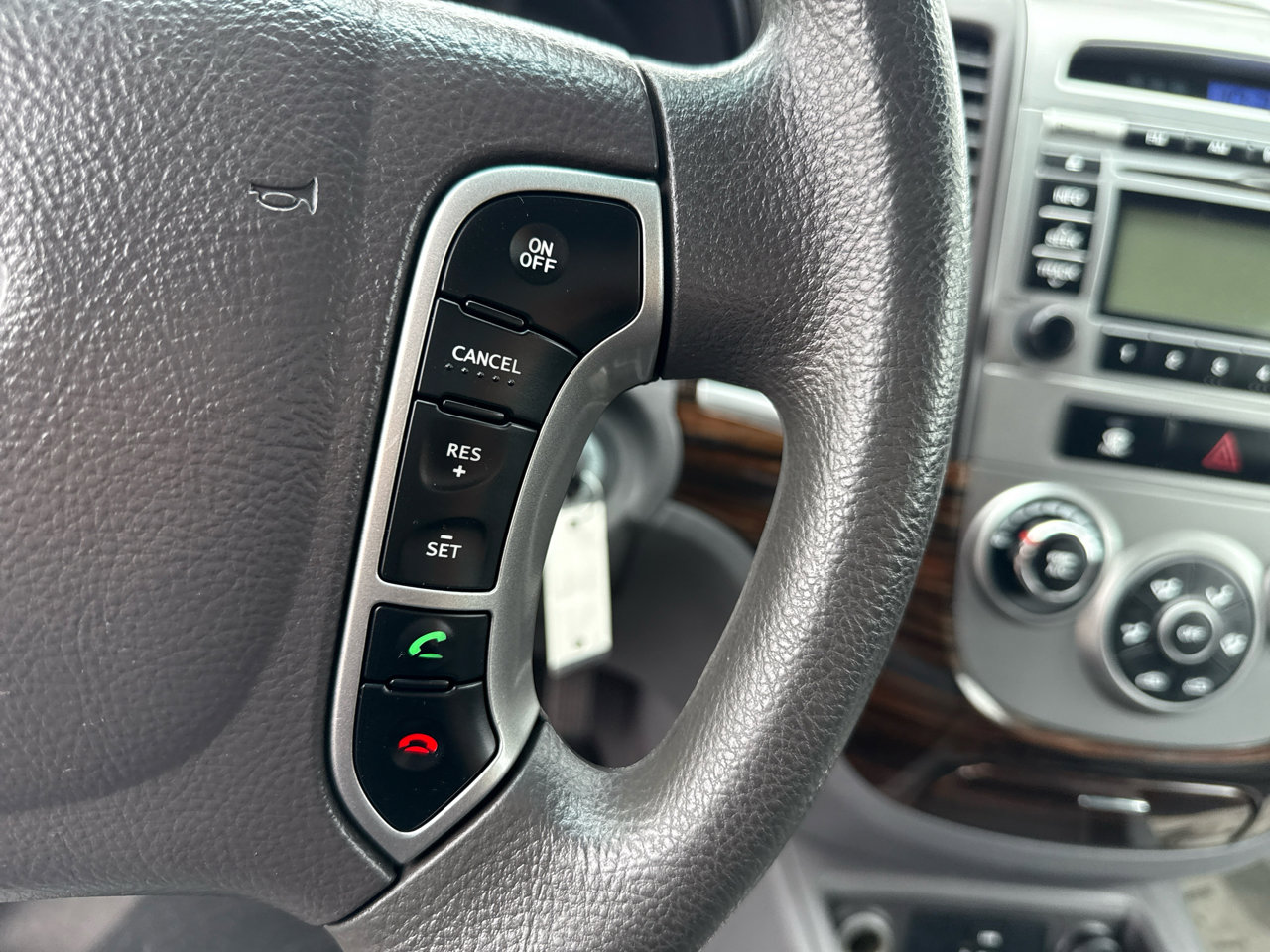 Used 2010 Hyundai Santa Fe GLS image 17