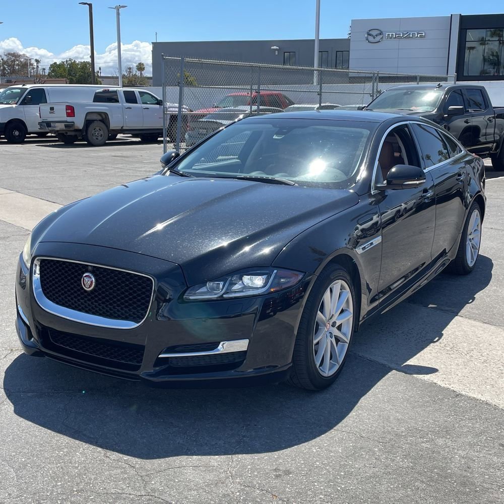 Used 2016 Jaguar XJ R-Sport RWD image 2
