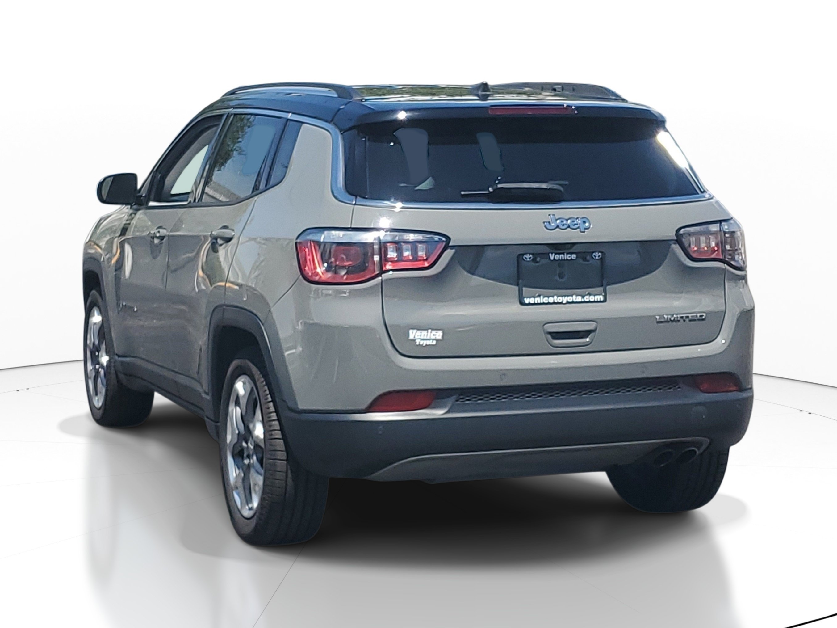 Used 2021 Jeep Compass Limited w/ Elite Interior Group FWD image 4
