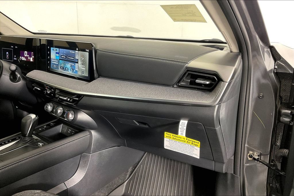 Certified 2025 Nissan Kicks SV AWD/4WD image 18
