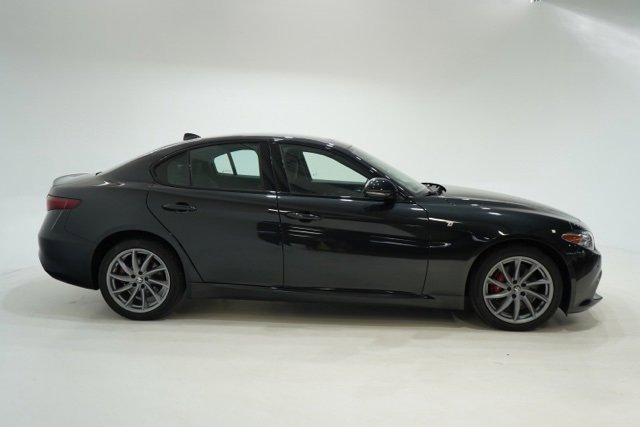Used 2022 Alfa Romeo Giulia Ti image 8