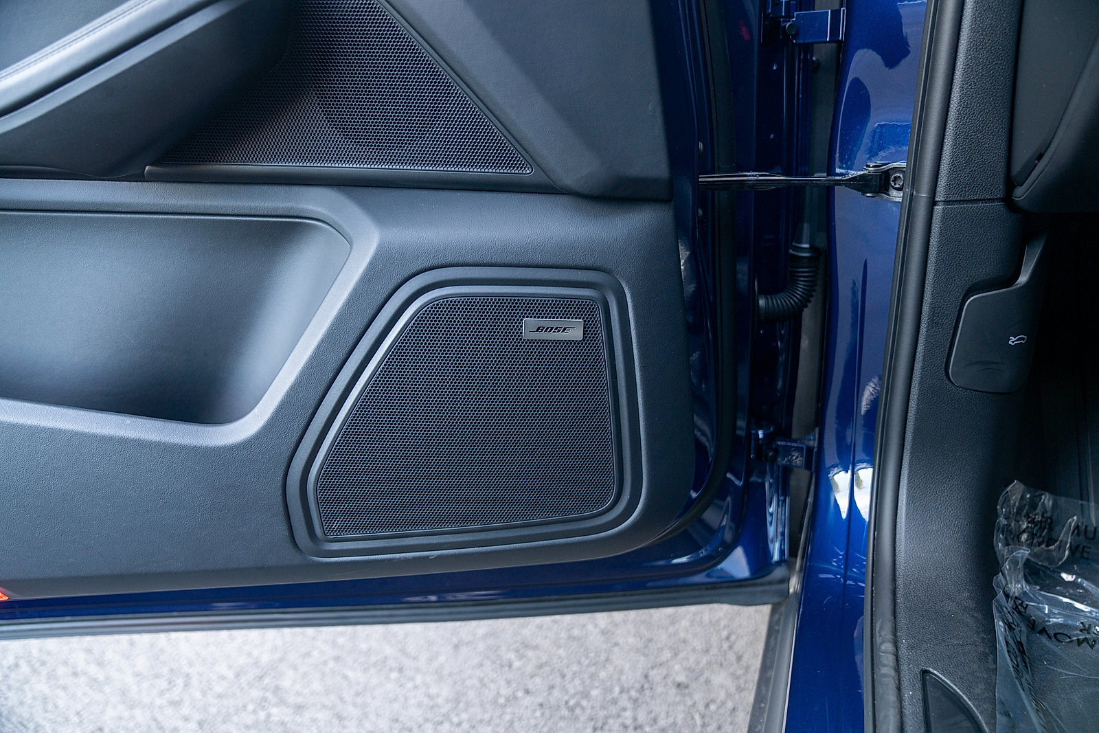 Certified 2025 Porsche Macan AWD/4WD image 19