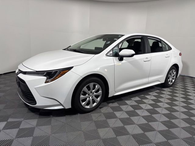 Used 2024 Toyota Corolla LE FWD image 2