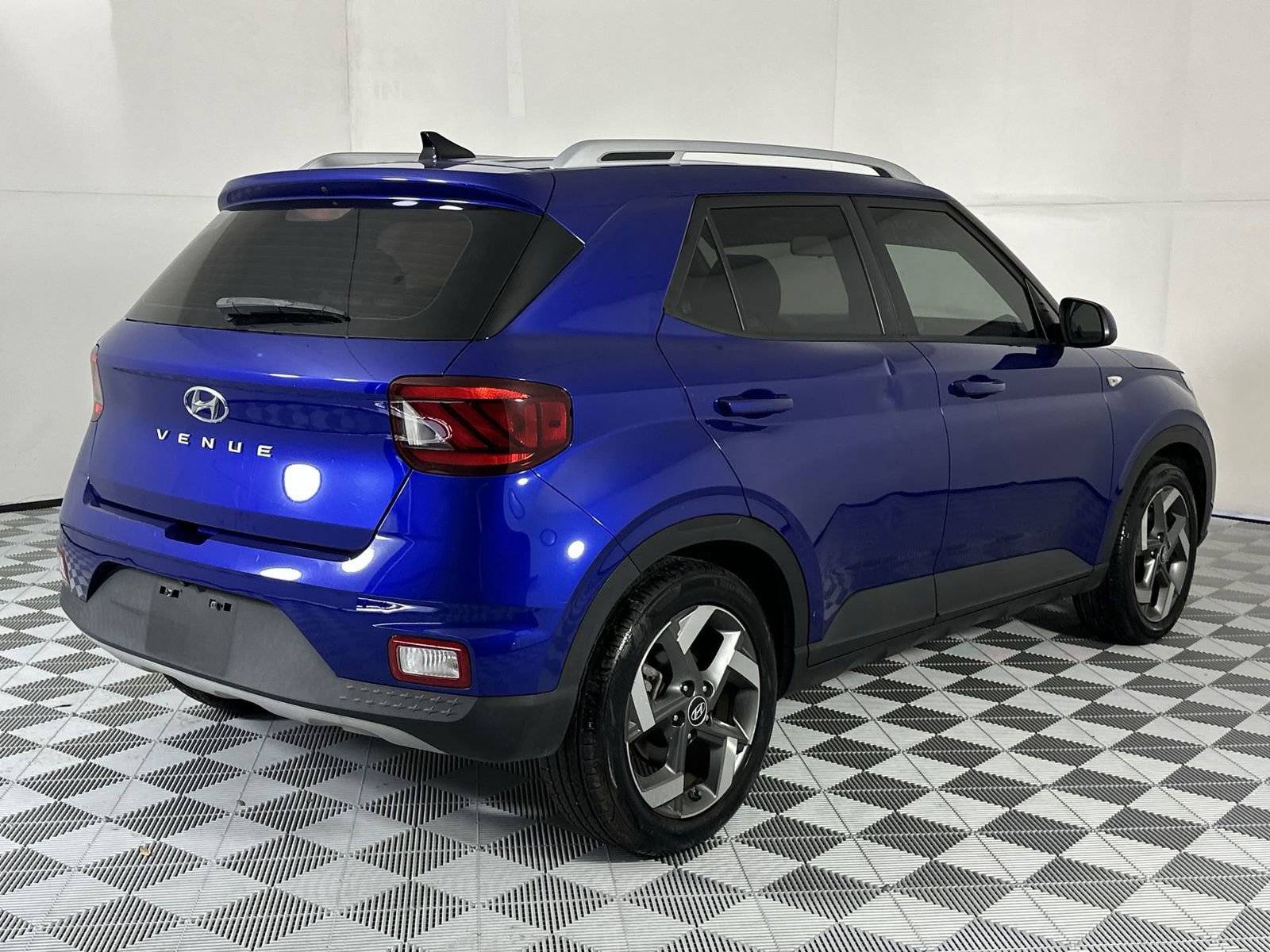 Used 2022 Hyundai Venue SEL FWD image 8
