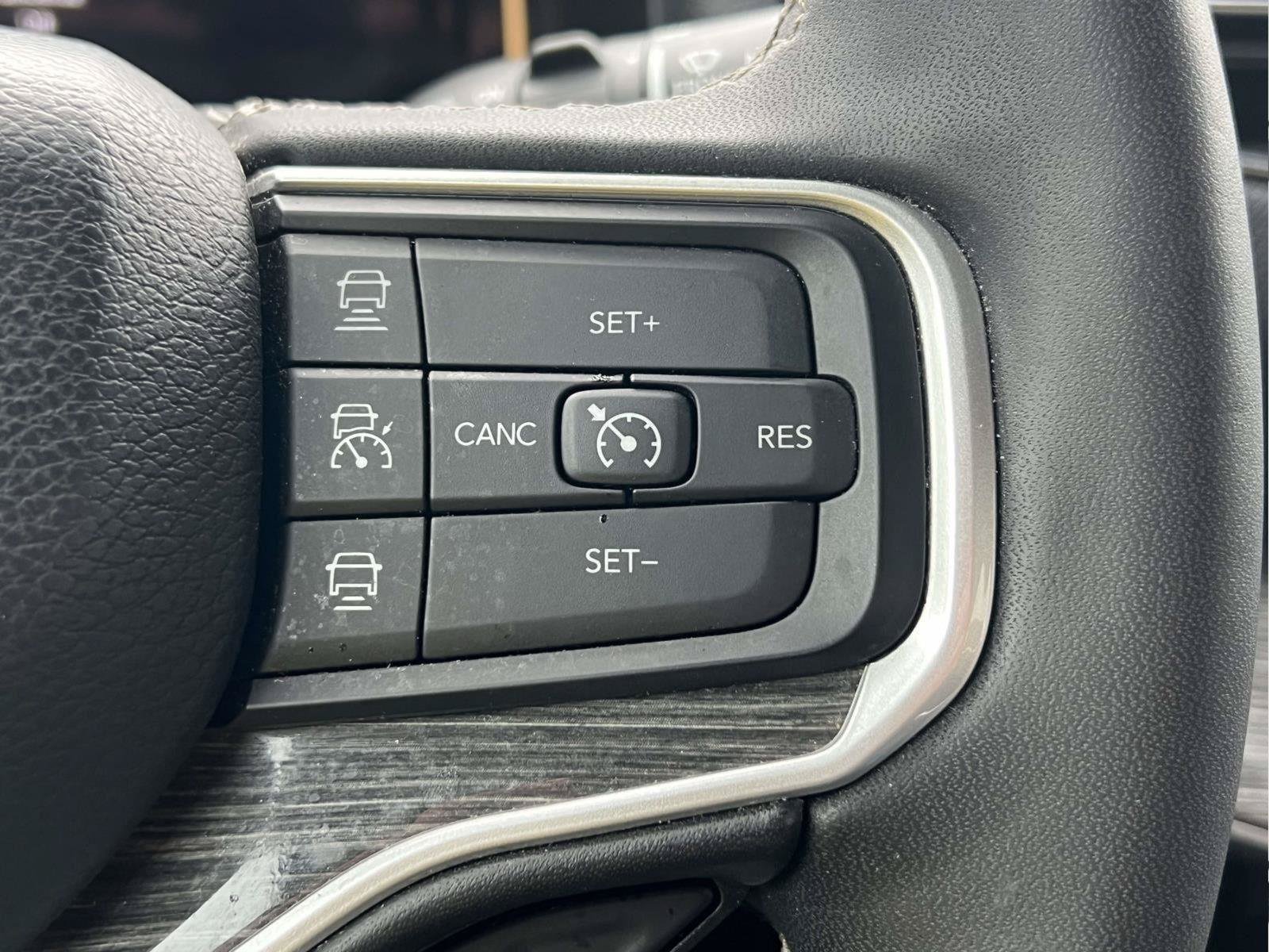 Used 2022 Jeep Wagoneer Series II AWD/4WD image 16