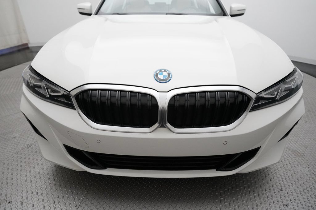 Used 2023 BMW 330e xDrive w/ Driving Assistance Package AWD/4WD image 21