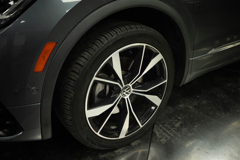 Used 2022 Volkswagen Tiguan SEL R-Line AWD/4WD image 4