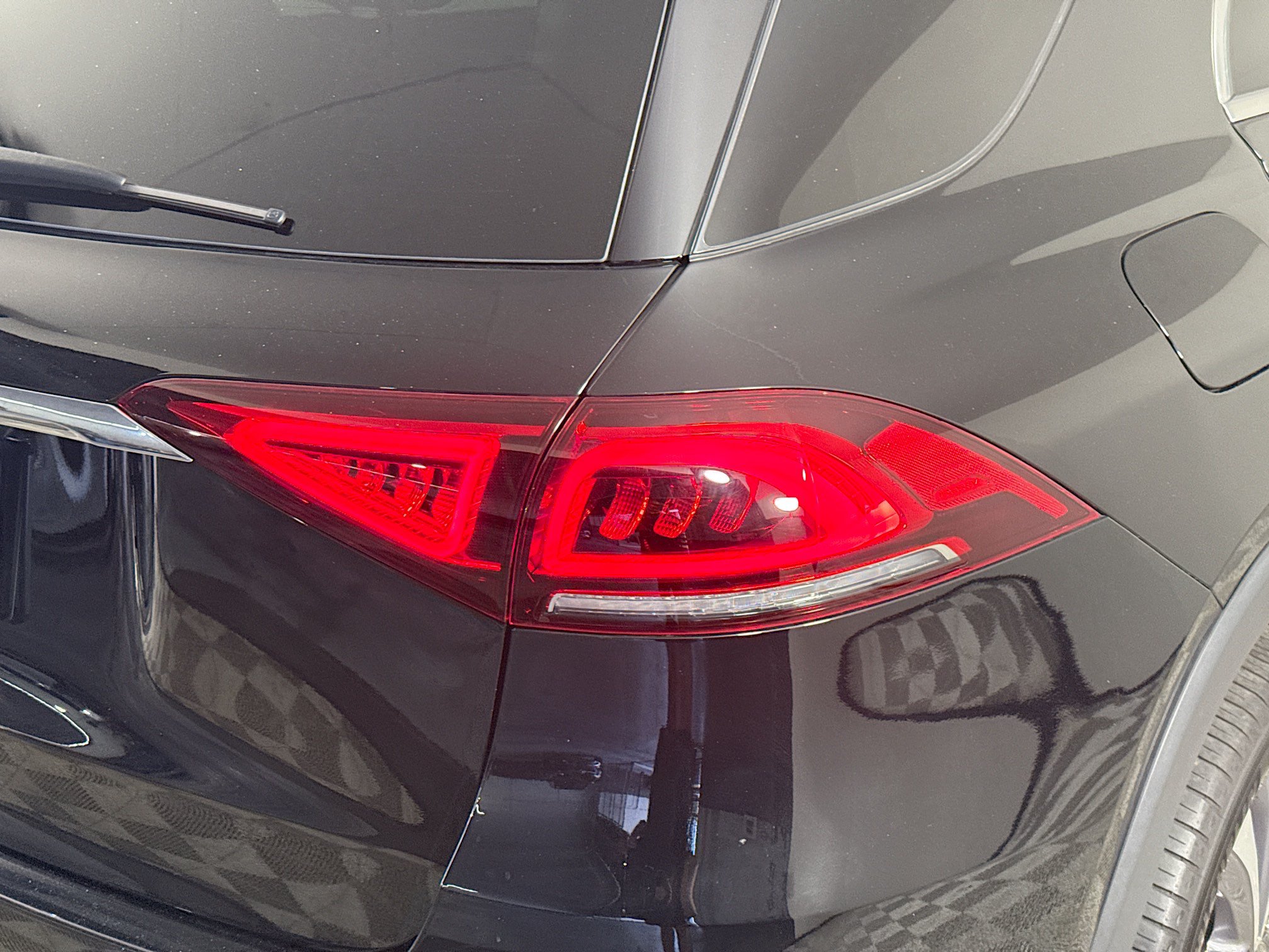 Used 2023 Mercedes-Benz GLE 350 w/ Premium Package image 34
