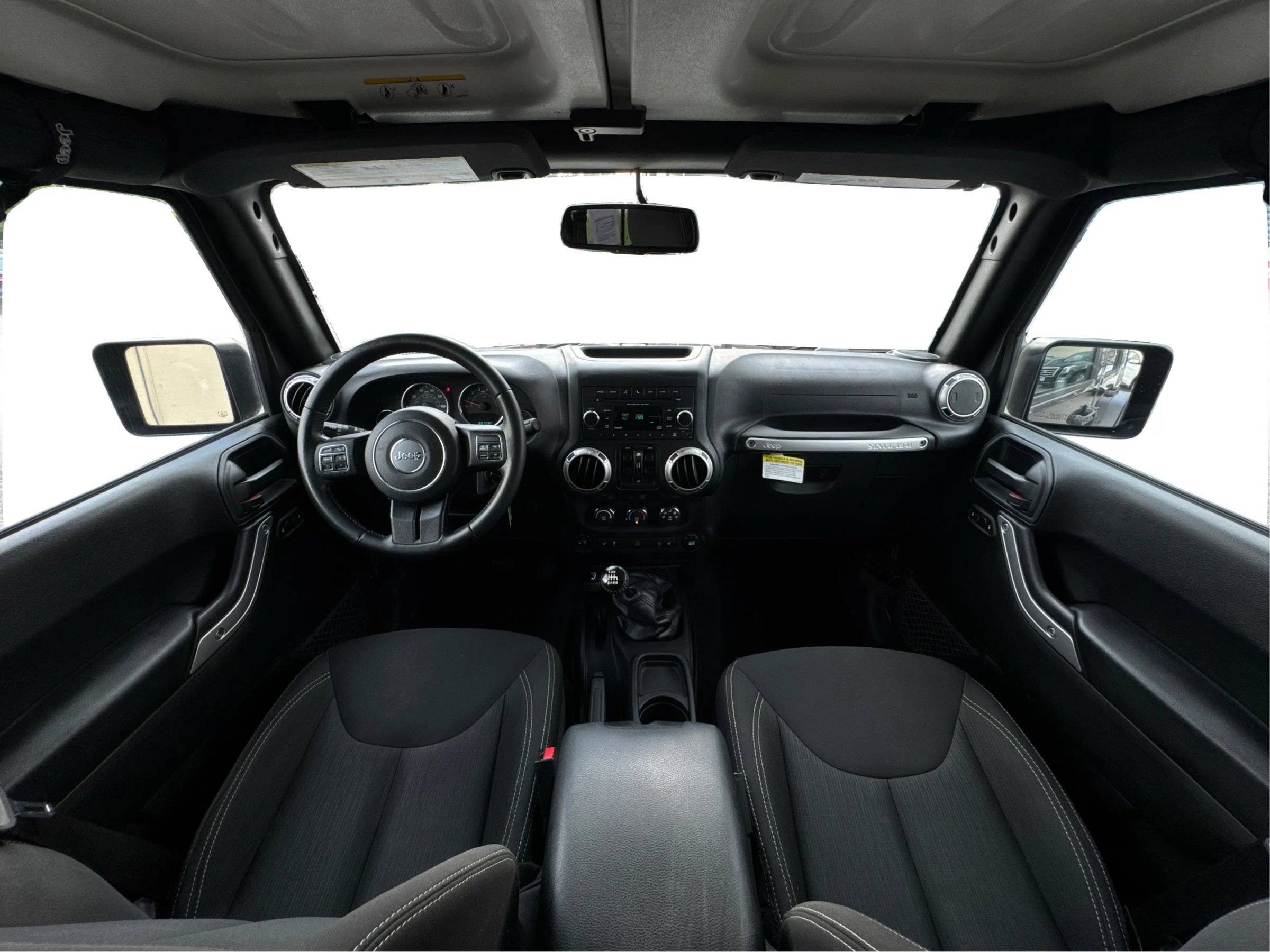 Used 2017 Jeep Wrangler Unlimited Rubicon w/ Connectivity Group image 15