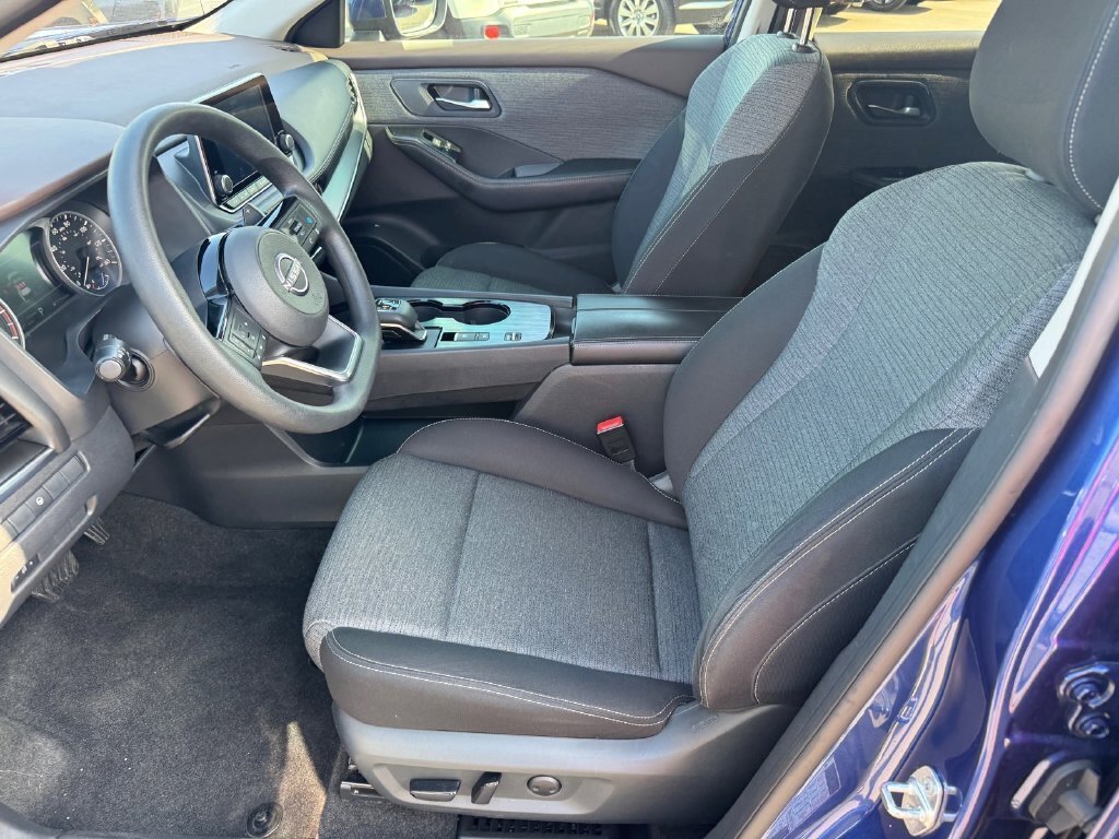 Used 2023 Nissan Rogue SV FWD image 7