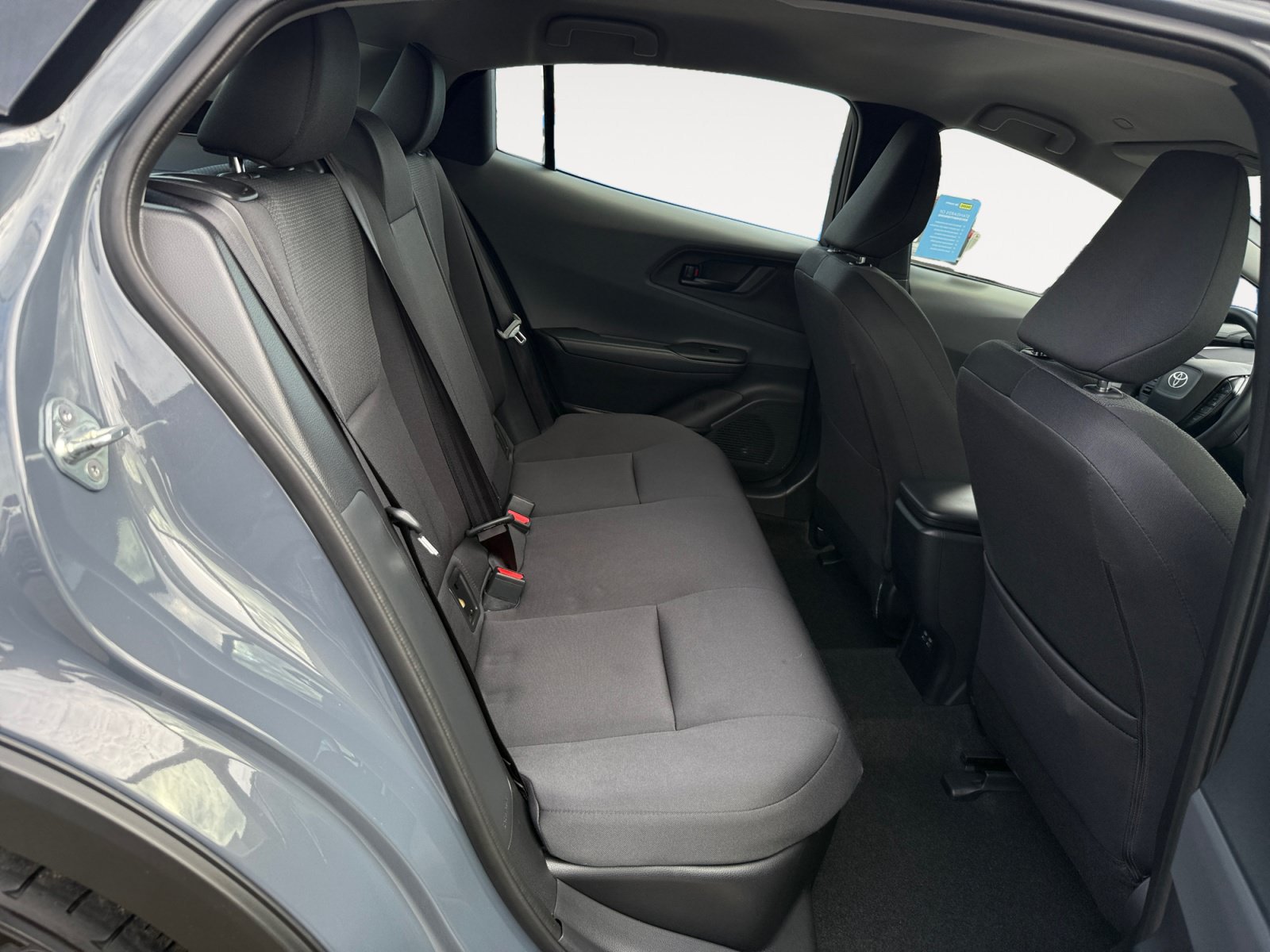 Used 2024 Toyota Prius LE FWD image 18