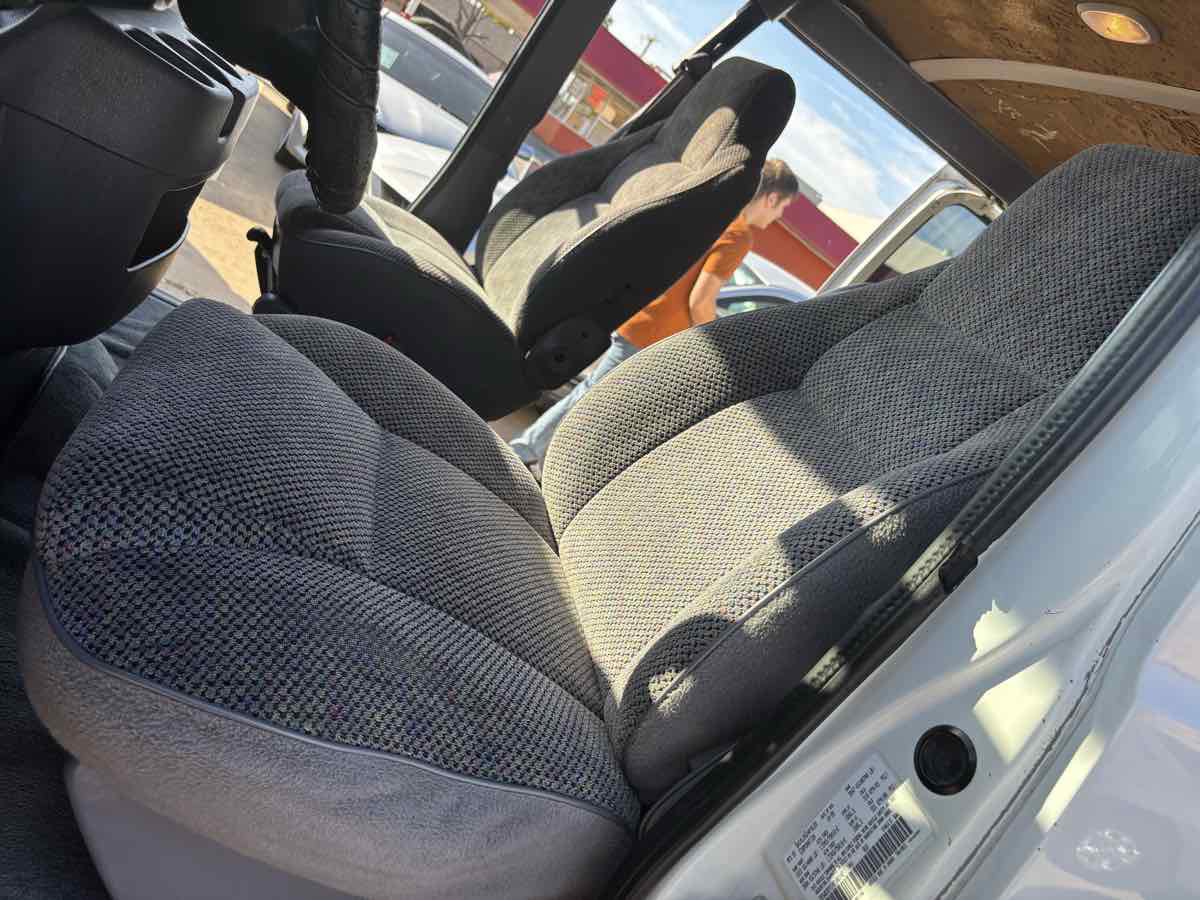 Used 2000 Dodge B3500 image 18