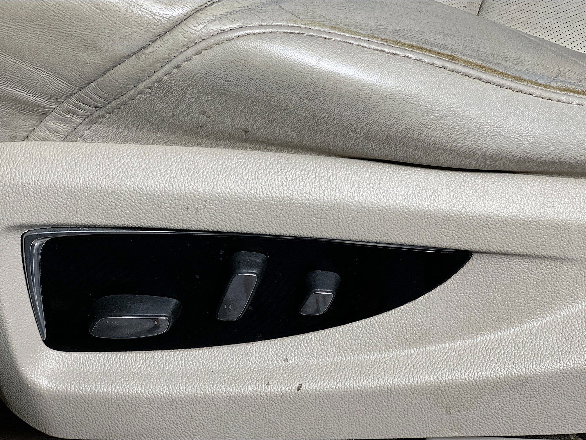 Used 2017 Cadillac Escalade ESV Luxury RWD image 15