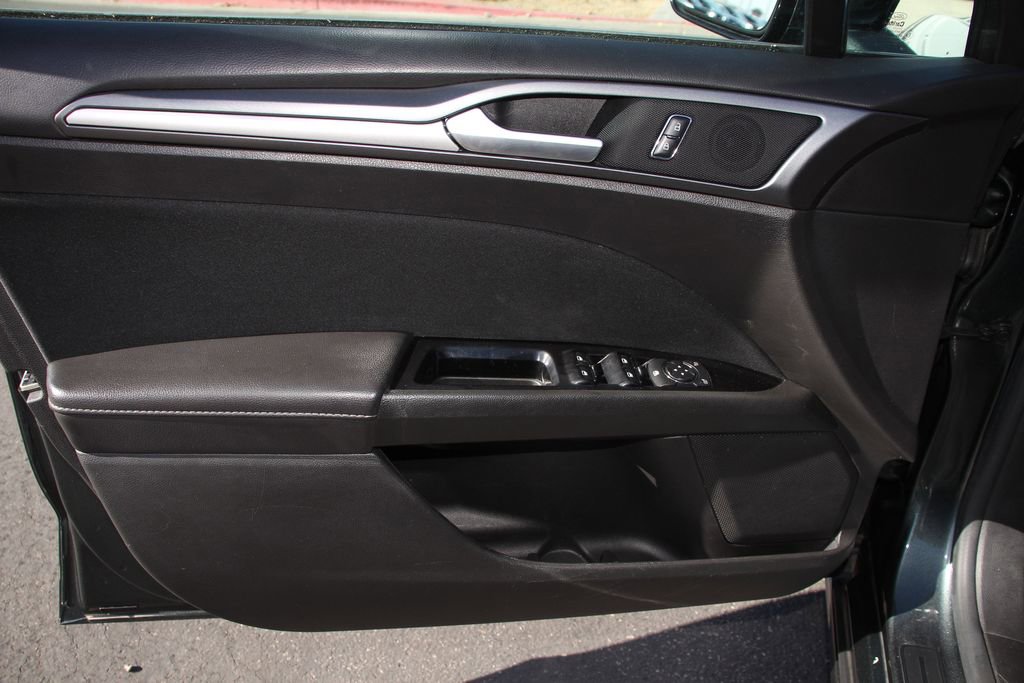 Used 2016 Ford Fusion SE image 20