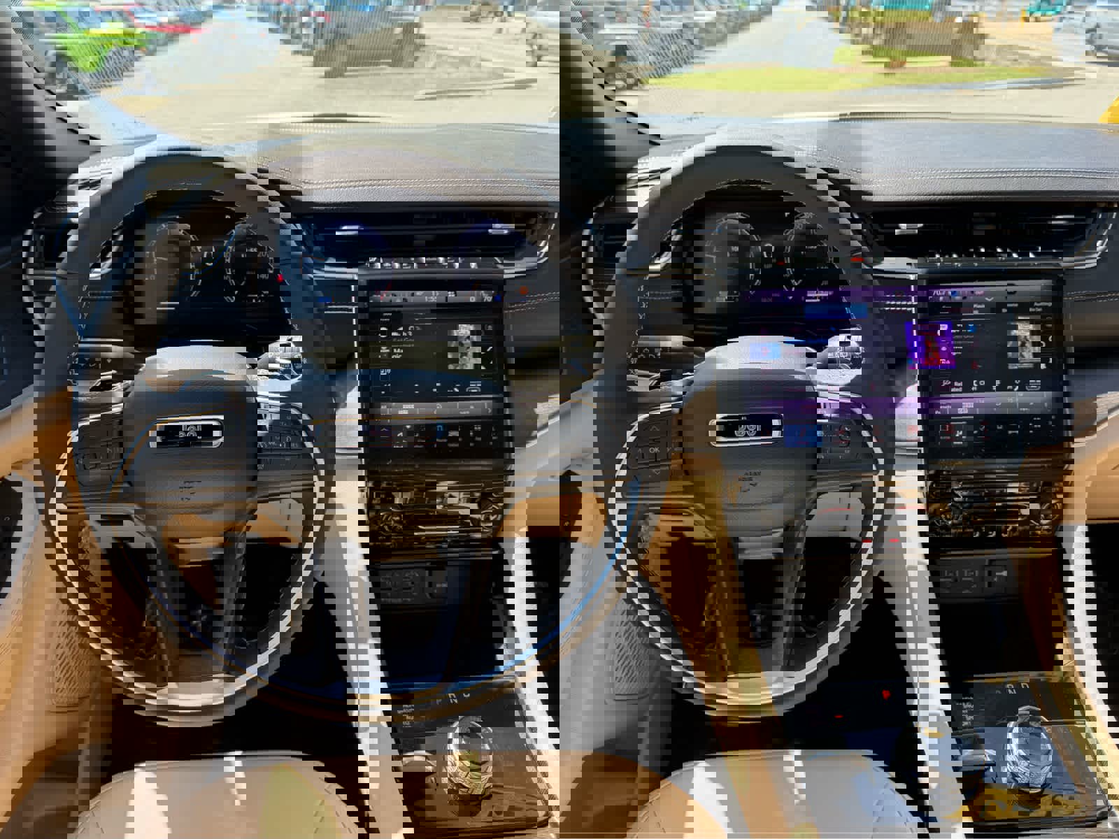 Used 2025 Jeep Grand Cherokee Limited w/ Black Appearance Package image 14