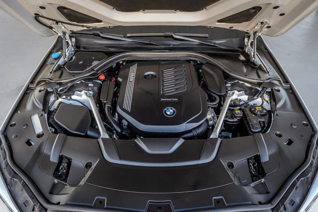 Used 2020 BMW 740i xDrive w/ M Sport Package image 17