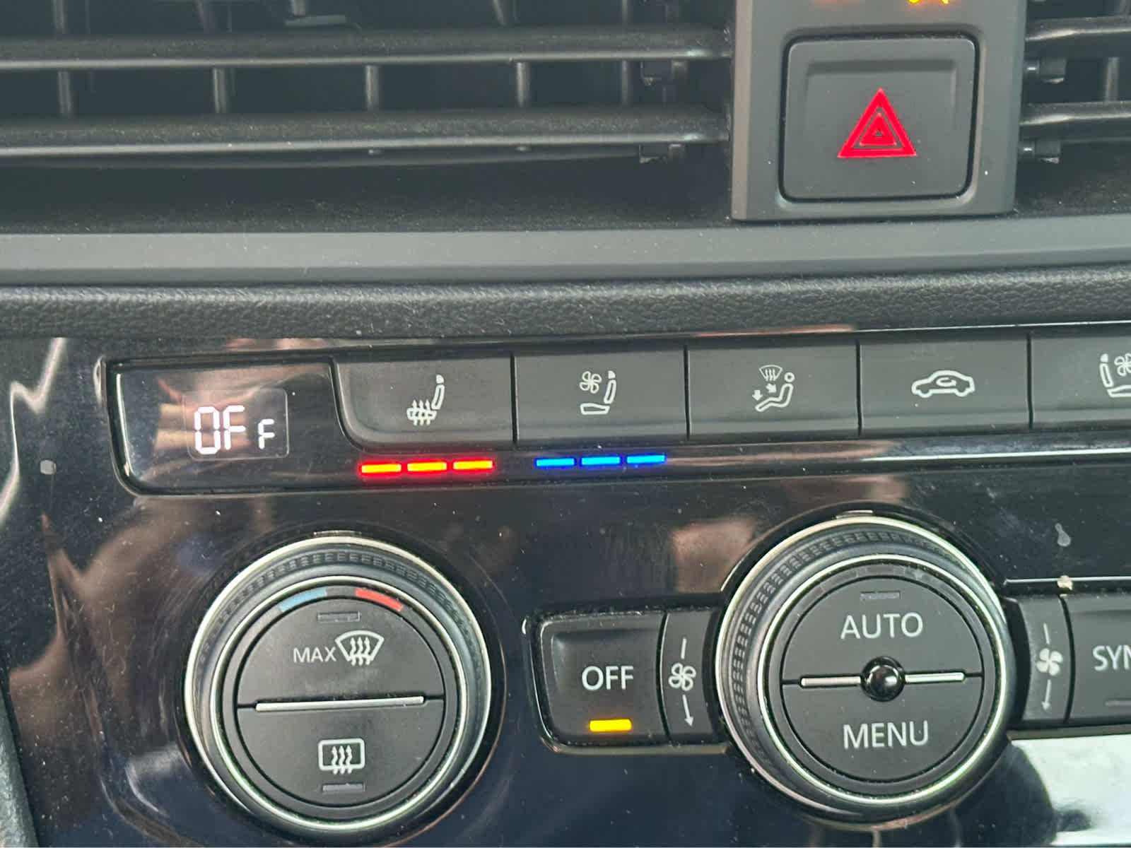 Used 2019 Volkswagen Jetta SEL Premium image 18