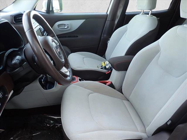 Used 2015 Jeep Renegade Latitude AWD/4WD image 11
