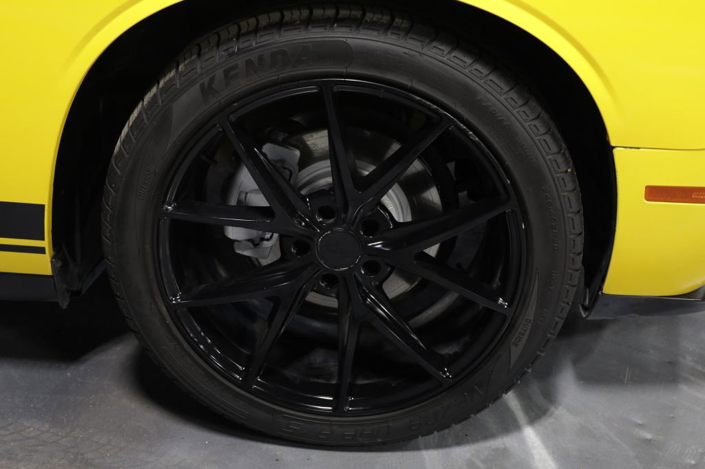 Used 2017 Dodge Challenger SXT image 31
