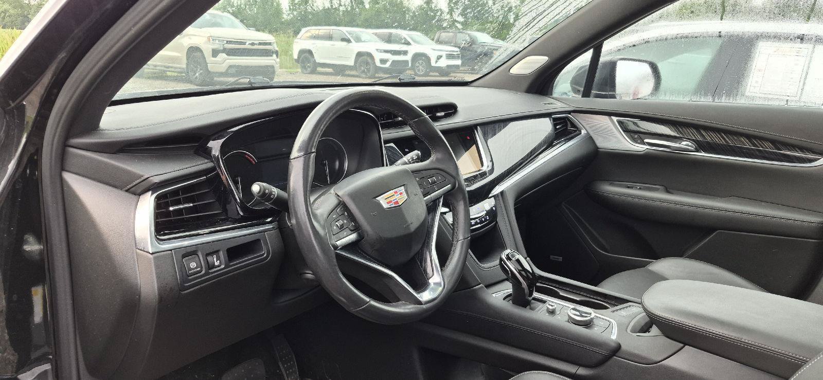 Used 2024 Cadillac XT6 Premium Luxury w/ LPO, Floor Liner Package FWD image 10