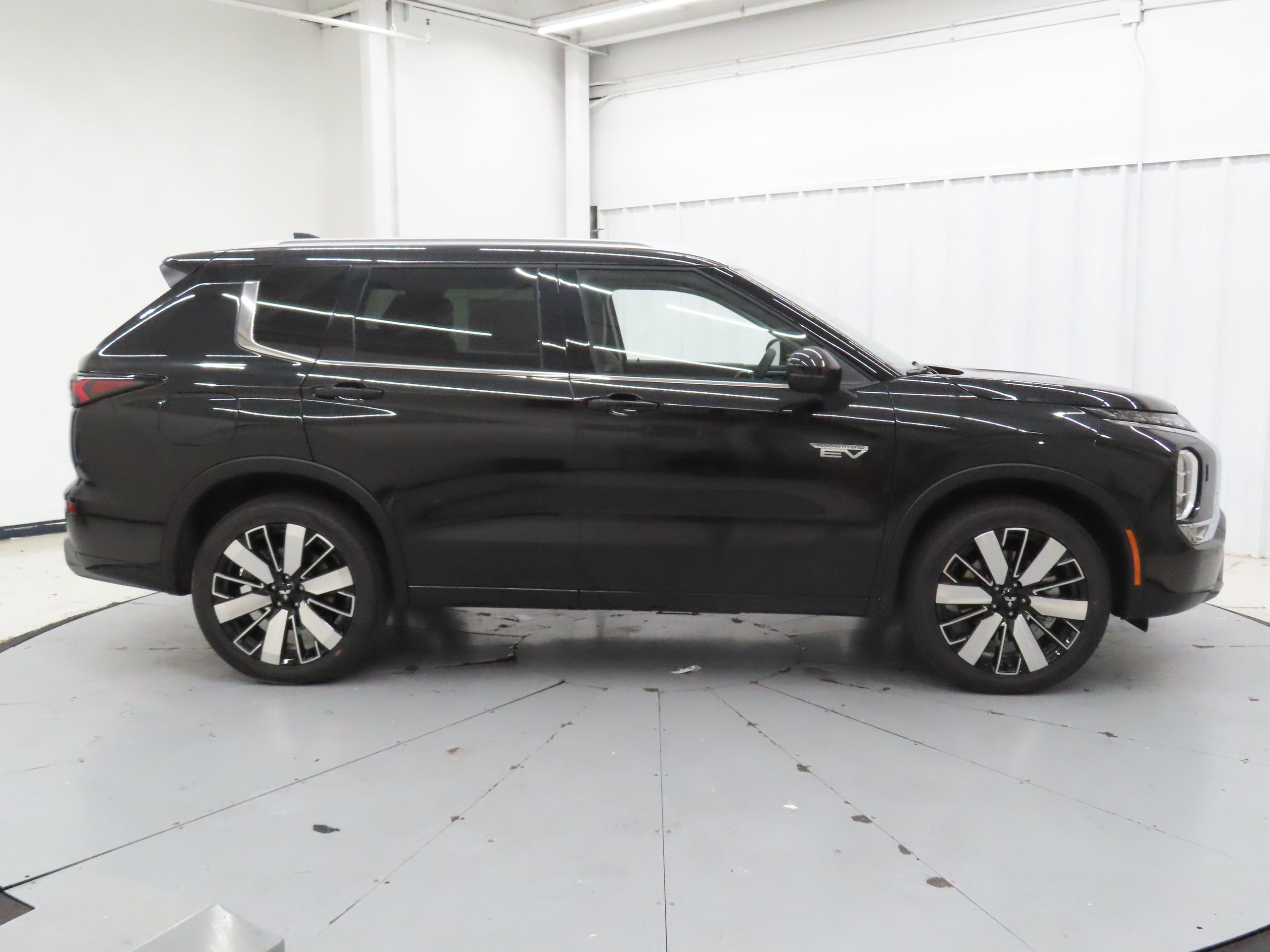 New 2026 Mitsubishi Outlander SEL AWD/4WD image 2