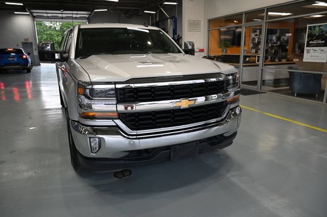 Used 2017 Chevrolet Silverado 1500 LT w/ All Star Edition AWD/4WD image 3