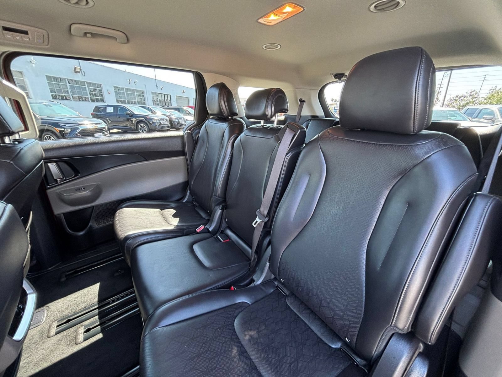 Used 2026 Kia Carnival FWD image 45