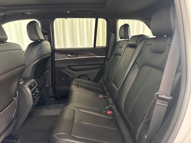 New 2025 Jeep Grand Cherokee Limited w/ Luxury Tech Group II image 39