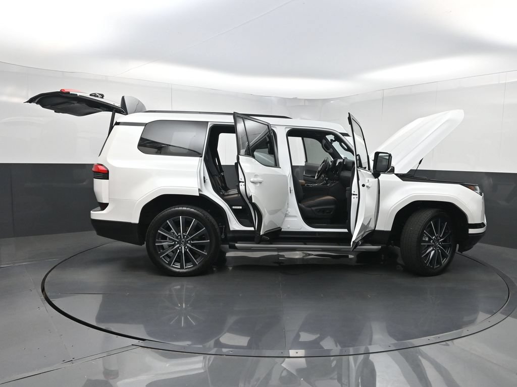 Used 2024 Lexus GX 550 w/ Accessory Package (2T) AWD/4WD image 39