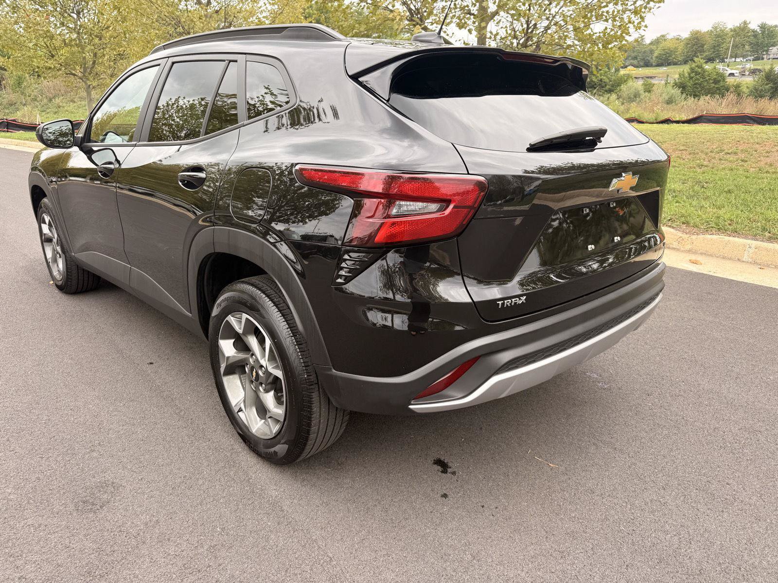Used 2025 Chevrolet Trax LT FWD image 7