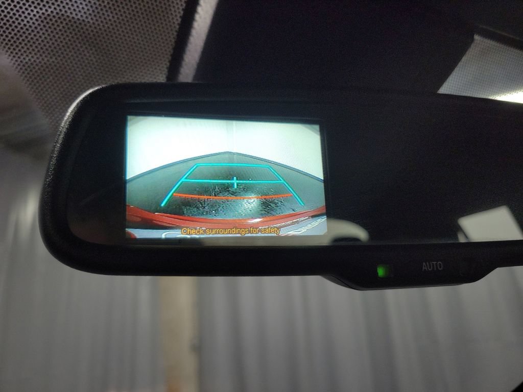Used 2018 Toyota C-HR XLE FWD image 22