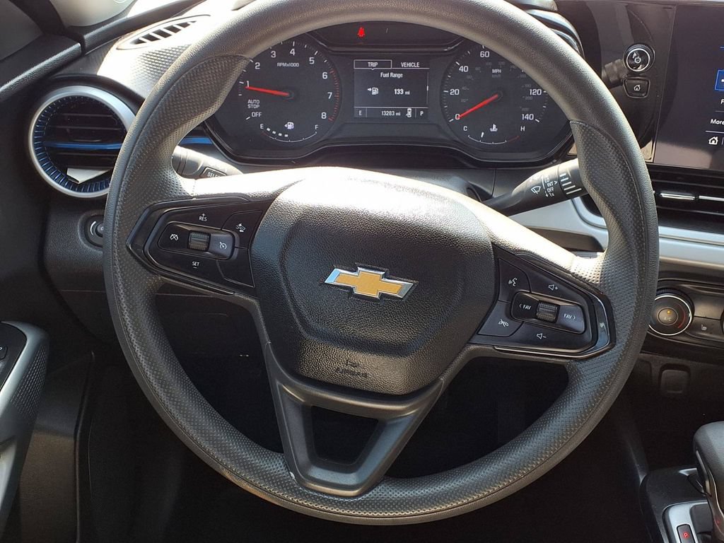 Used 2026 Chevrolet Trax LS w/ LS Convenience Package FWD image 21