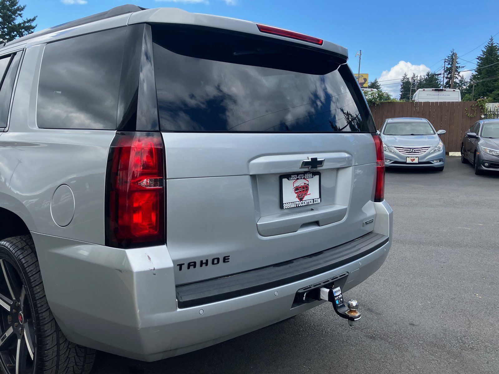 Used 2018 Chevrolet Tahoe Premier w/ RST 6.2L Performance Edition AWD/4WD image 6