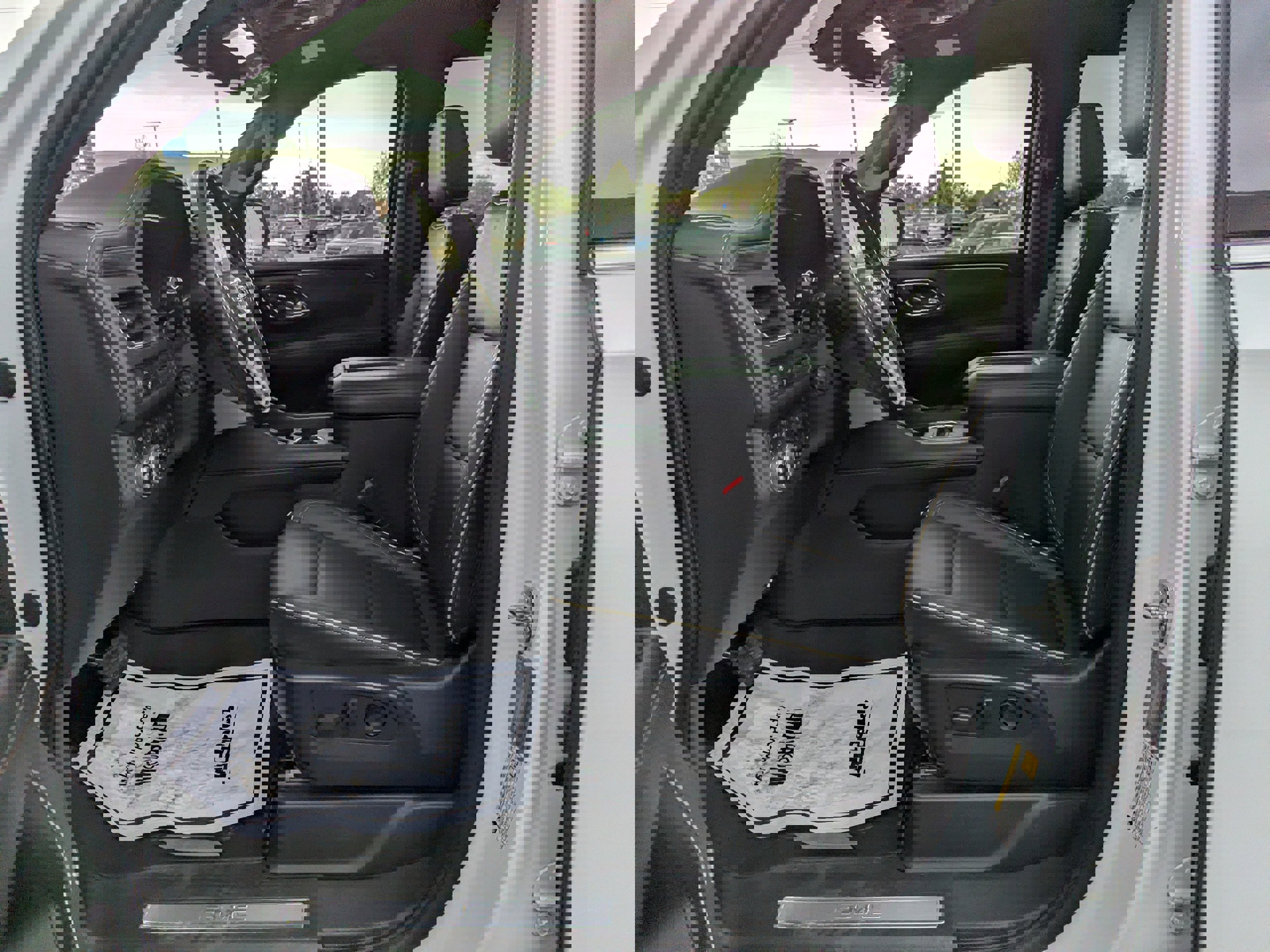 Used 2022 GMC Yukon SLT w/ SLT Luxury Plus Package image 12