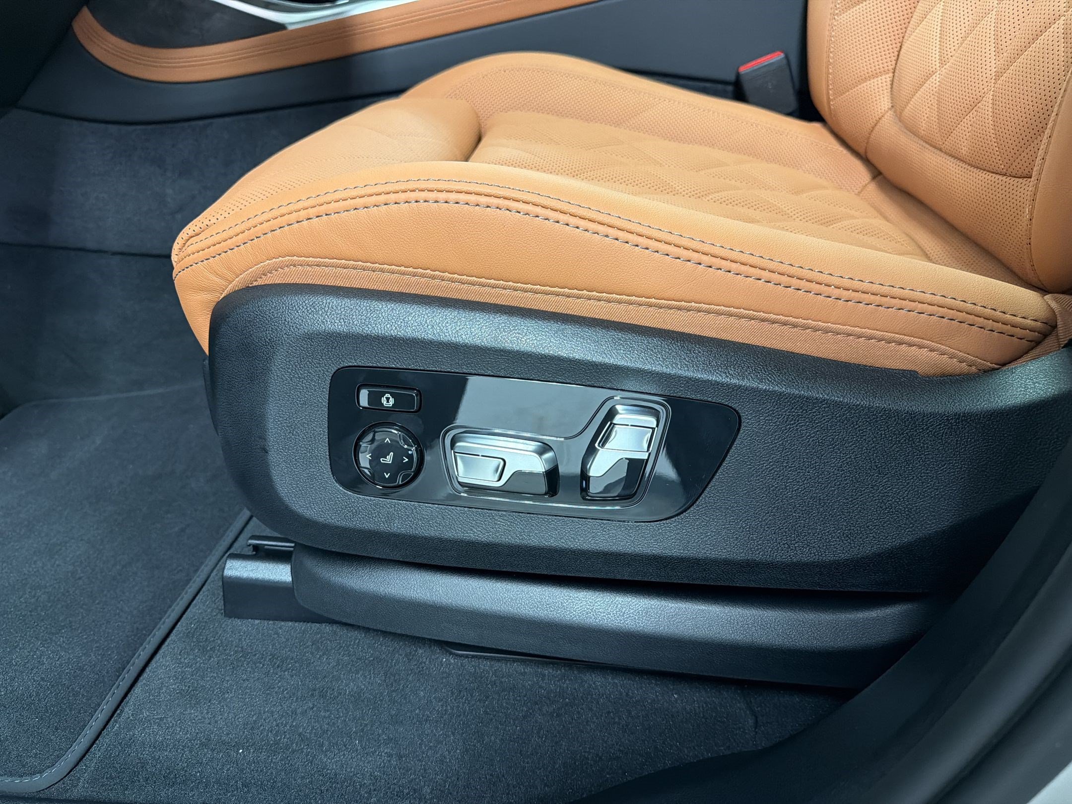 New 2027 BMW X7 xDrive40i w/ M Sport Package AWD/4WD image 15