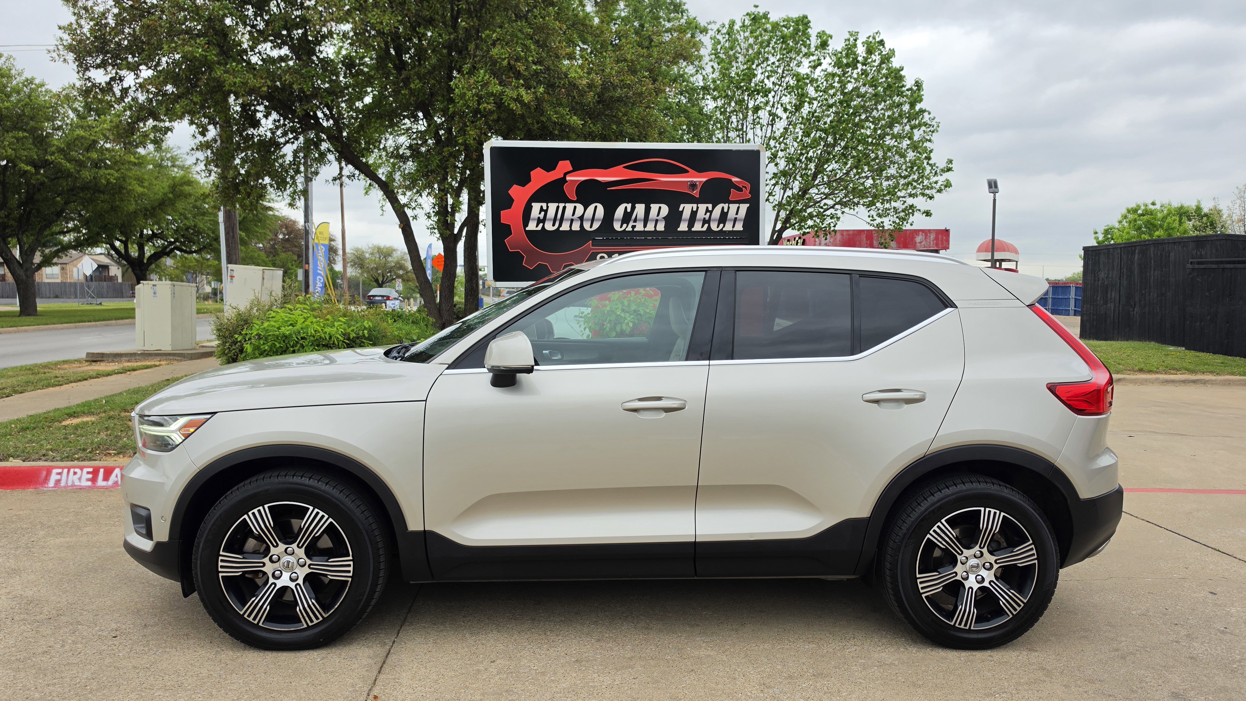 Used 2019 Volvo XC40 T5 Inscription AWD/4WD image 2