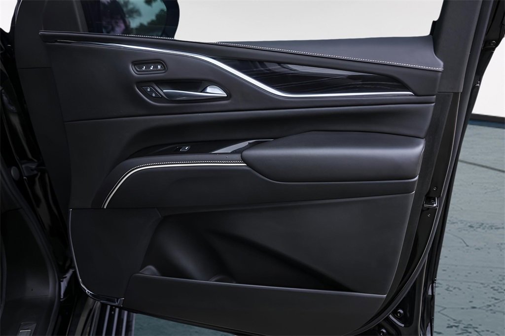 Used 2023 Cadillac Escalade V w/ LPO, ONYX Package image 34