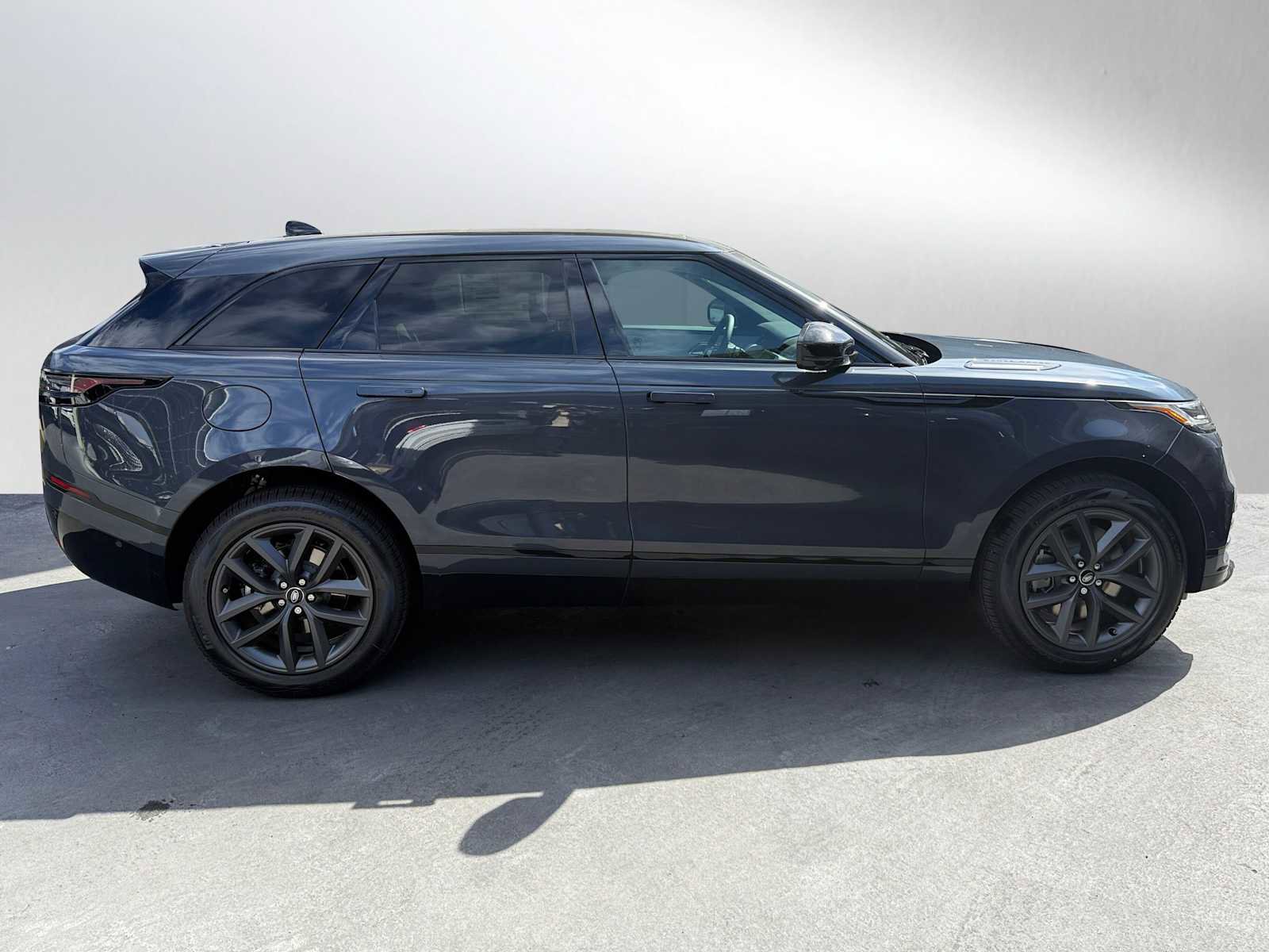 New 2026 Land Rover Range Rover Velar Dynamic SE image 8