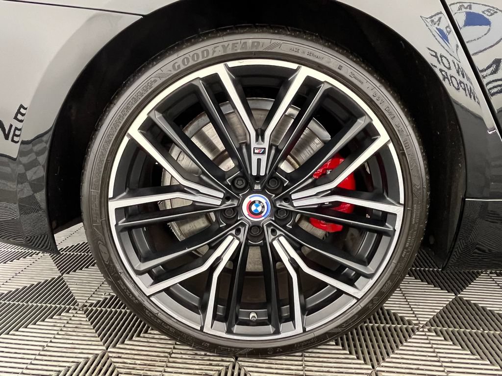 Used 2023 BMW M550i xDrive w/ Executive Package AWD/4WD image 16