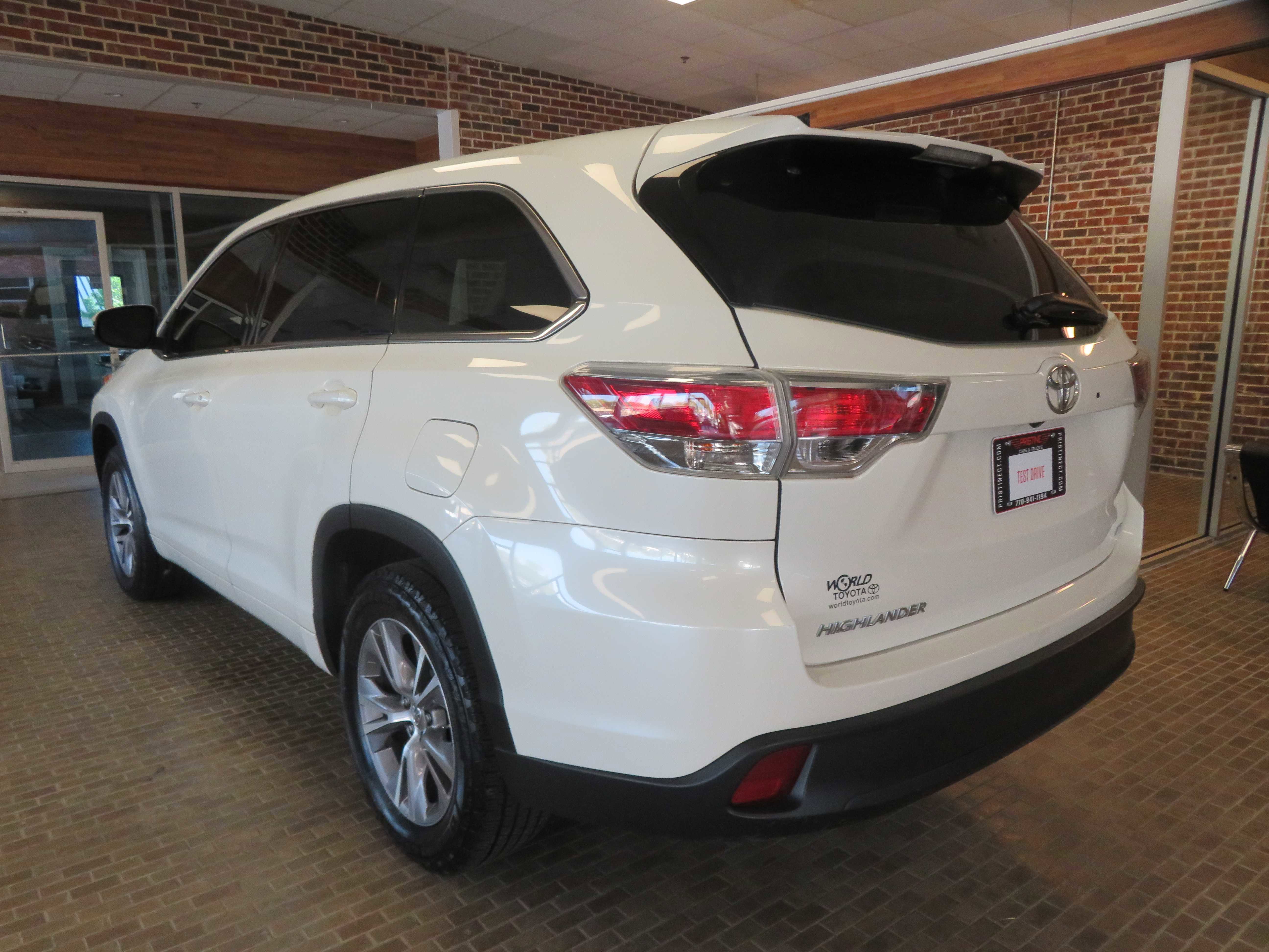 Used 2014 Toyota Highlander Plus FWD image 6