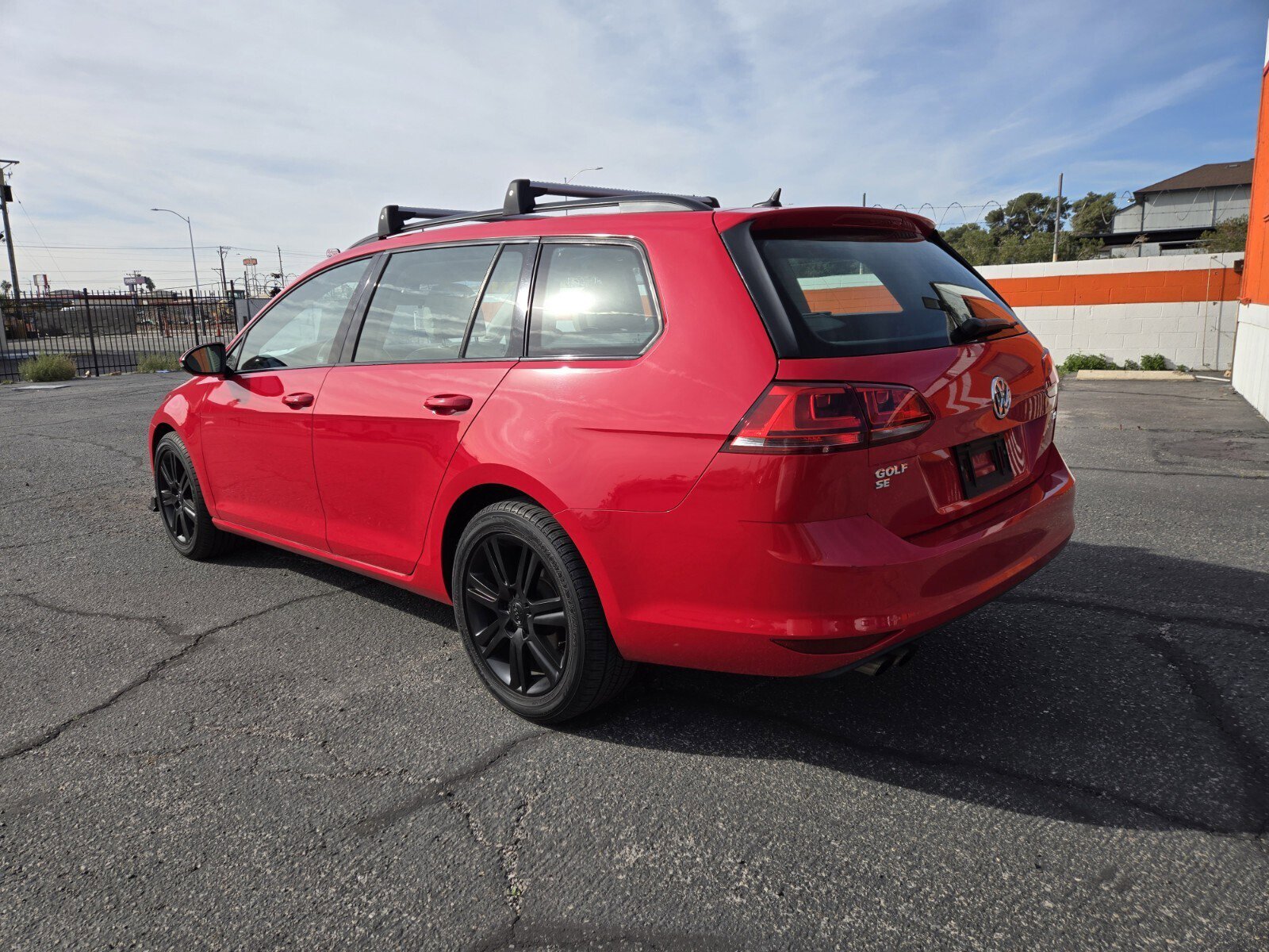 Used 2017 Volkswagen Golf SE FWD image 3