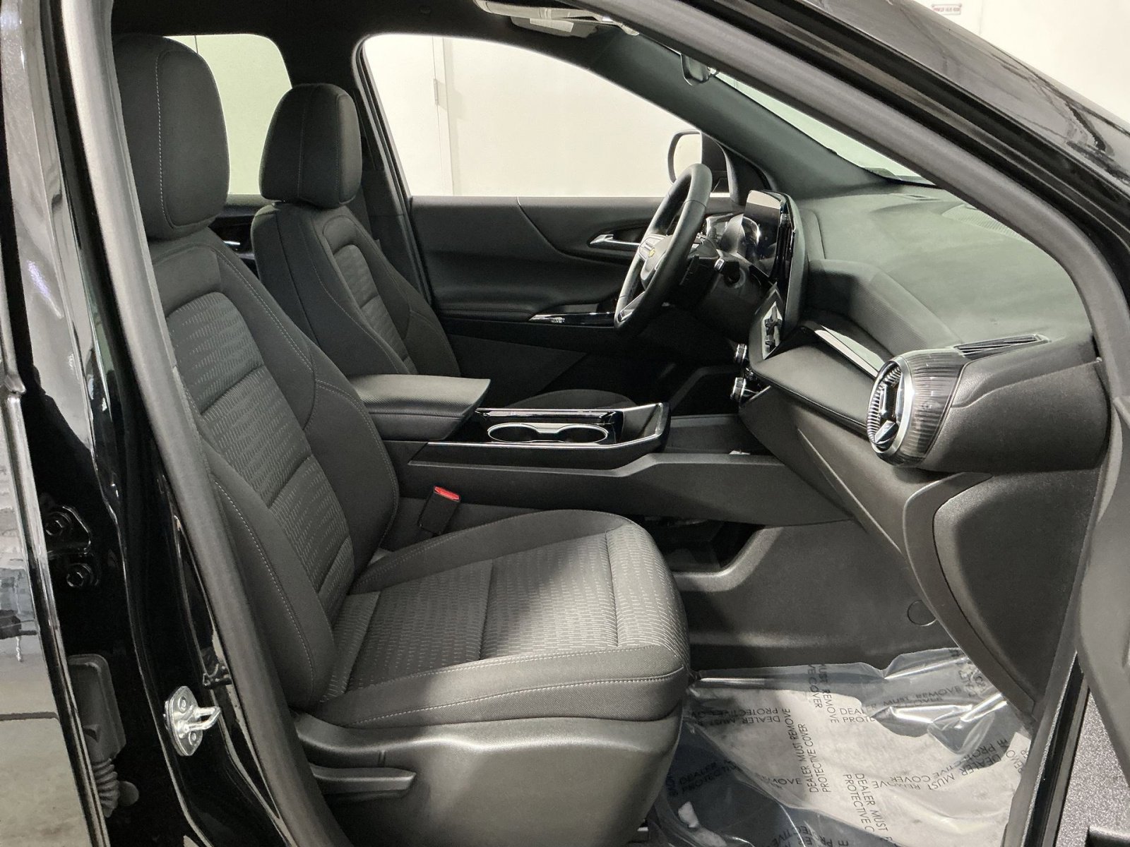 Used 2025 Chevrolet Equinox LT image 32
