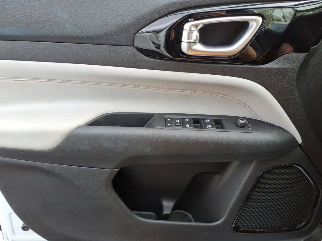 Used 2025 Jeep Compass Limited image 18