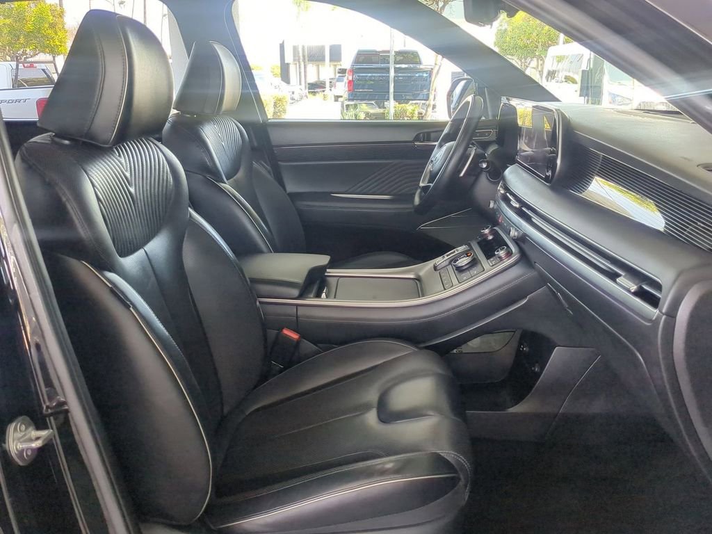 Used 2023 Hyundai Palisade Calligraphy image 32