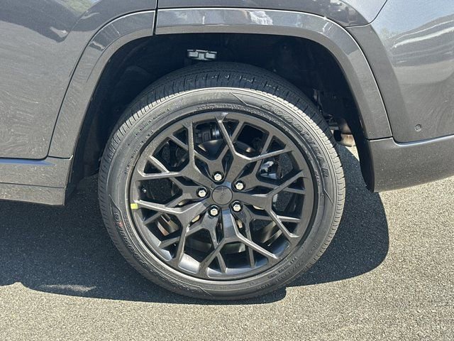 New 2026 Jeep Grand Cherokee Summit AWD/4WD image 19