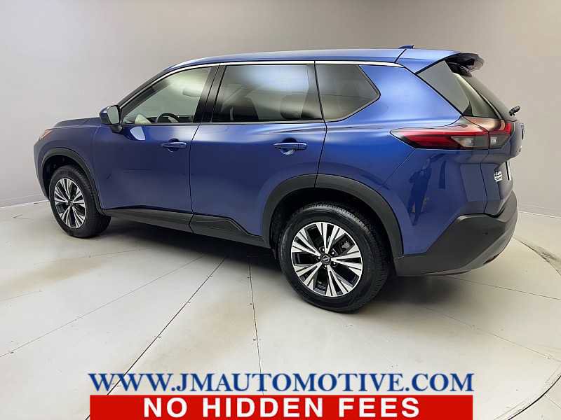 Used 2023 Nissan Rogue SV image 3